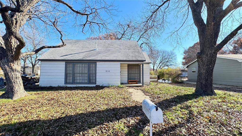 916 N Morris Street, Gainesville, TX 76240