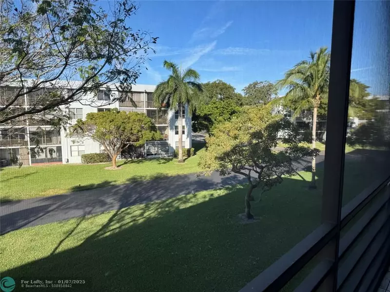 114 Royal Park Dr  #3C, Oakland Park, FL 33309