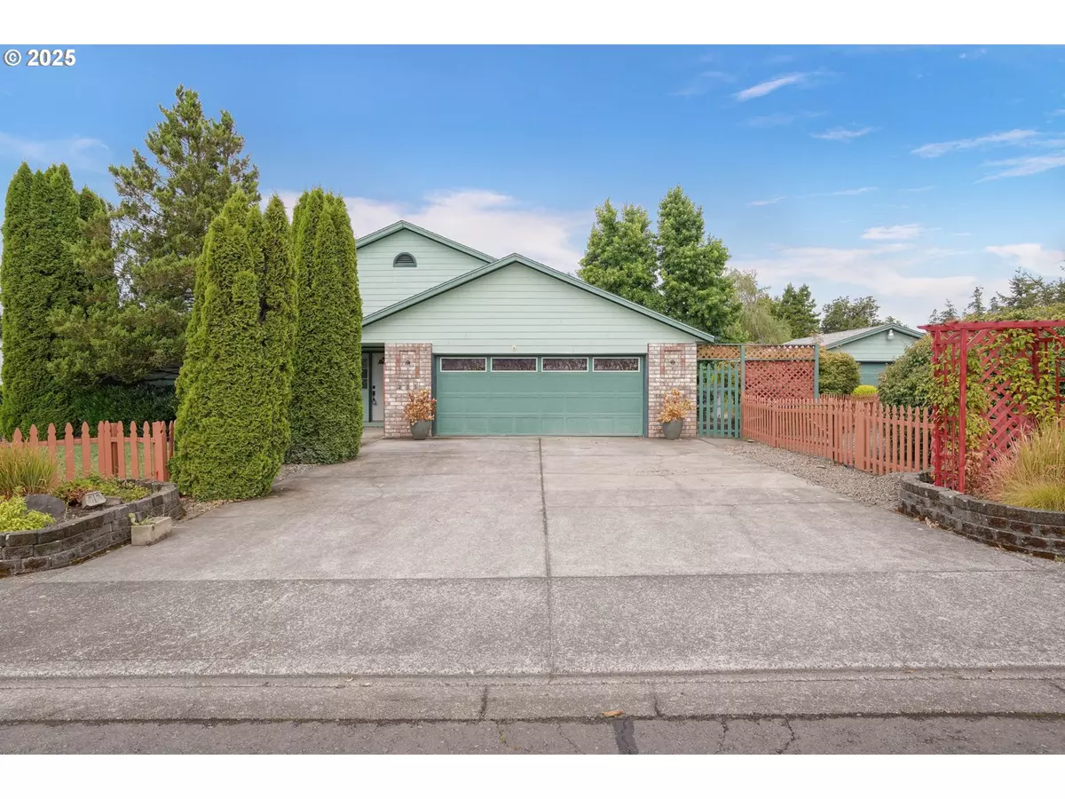 Sublimity, OR 97385,235 SE DOVE DR