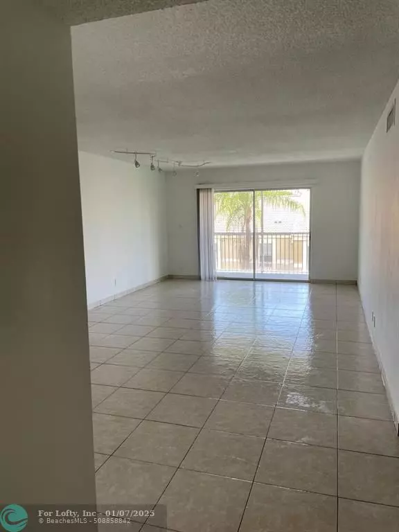 Coral Springs, FL 33065,2960 Riverside  #316