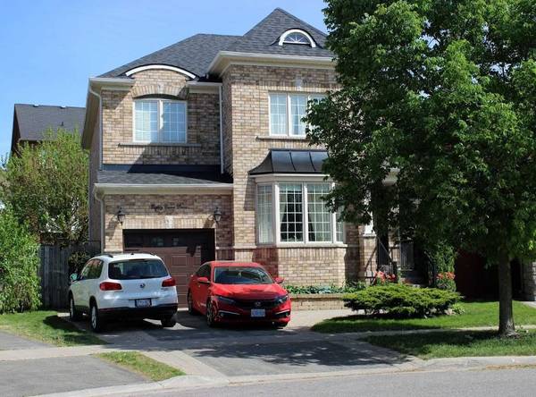 80 Cozens DR, Richmond Hill, ON L4E 4W8