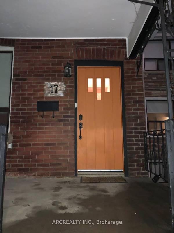 17 Garnet AVE #UPPER, Toronto W02, ON M6G 1V6