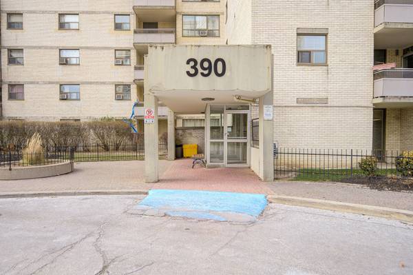 390 Dixon RD #2208, Toronto W09, ON M9R 1T4