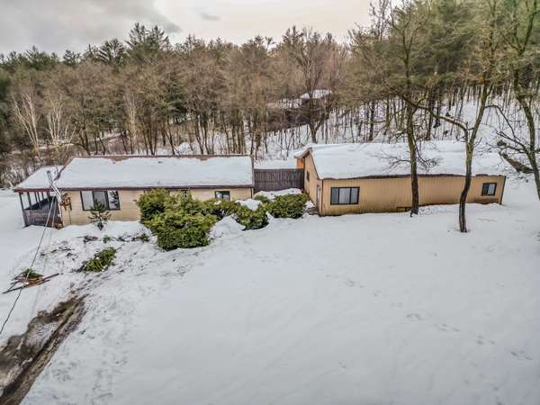 1090 Whites RD, Muskoka Lakes, ON P0B 1J0