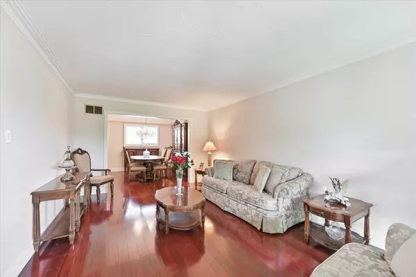 Mississauga, ON L4Y 3Y7,2321 Harcourt CRES