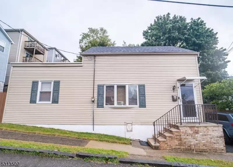 316-320 Caldwell Ave, Paterson City, NJ 07501