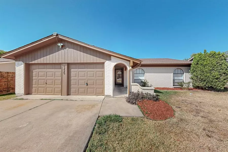 6225 Sunnybrook Drive, Watauga, TX 76148