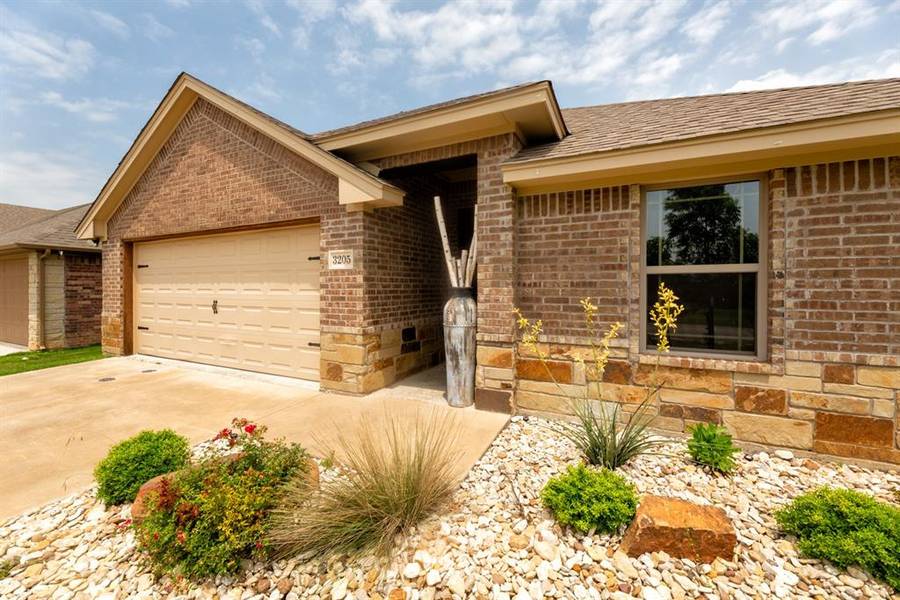 3205 Mccoy Lane, Granbury, TX 76049