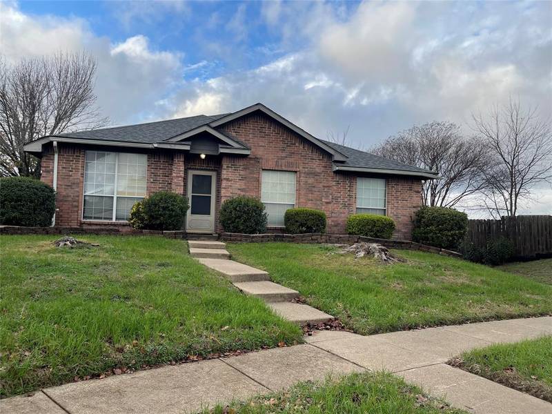 201 Birchwood Lane, Cedar Hill, TX 75104