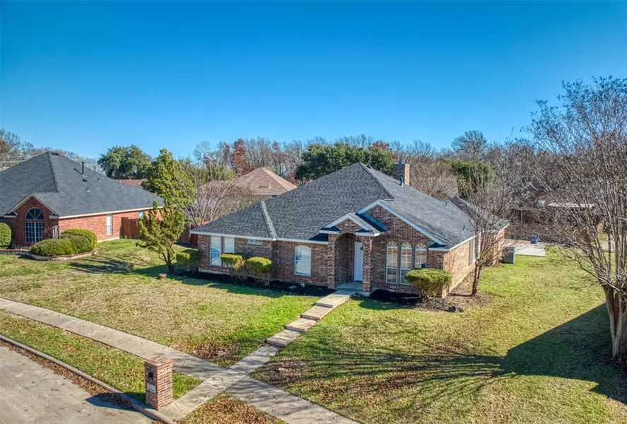 712 Fox Glen Road, Lancaster, TX 75146