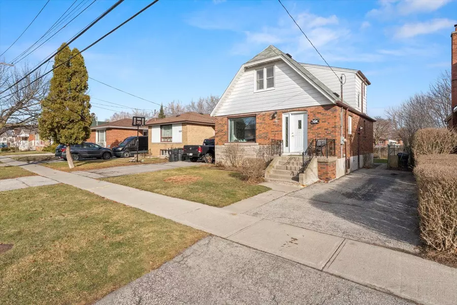 134 Ellendale DR, Toronto E04, ON M1P 1P1