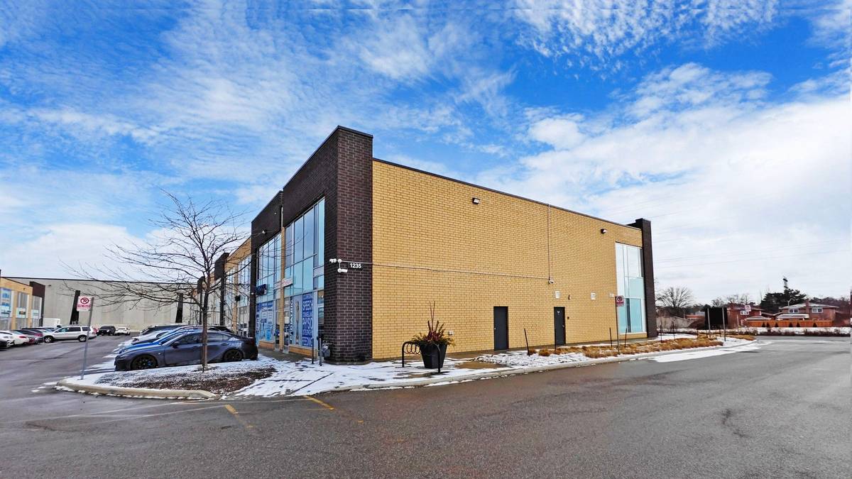 Mississauga, ON L4Y 0G4,1235 Queensway WAY E #17