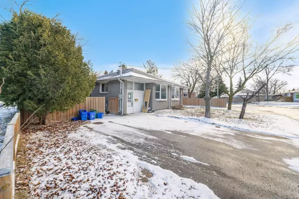 Newmarket, ON L3Y 2T3,84 Walter AVE #1