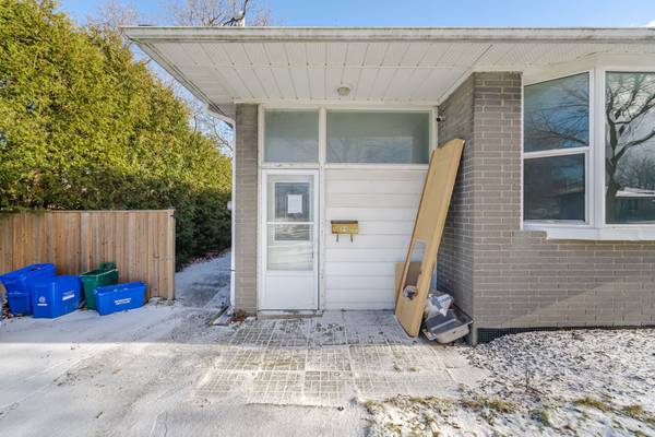 Newmarket, ON L3Y 2T3,84 Walter AVE #1