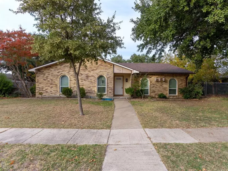 1918 Dodge Trail, Grand Prairie, TX 75052