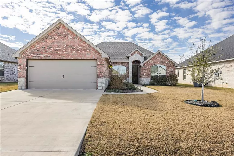 3318 Windcrest Drive, Granbury, TX 76049