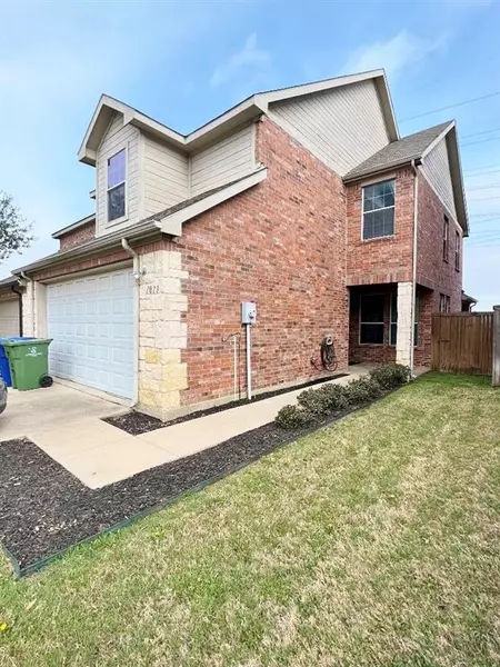 1013 Alyssa Lane, Carrollton, TX 75006