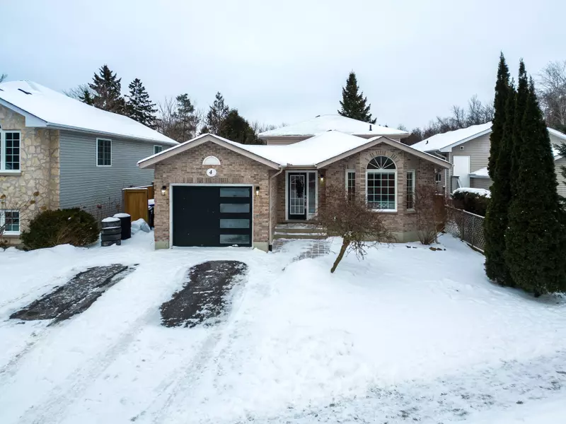 4 Dillon DR, Collingwood, ON L9Y 4S3