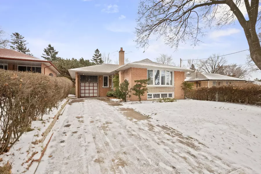 21 Dalegrove CRES, Toronto W08, ON M9B 6A5