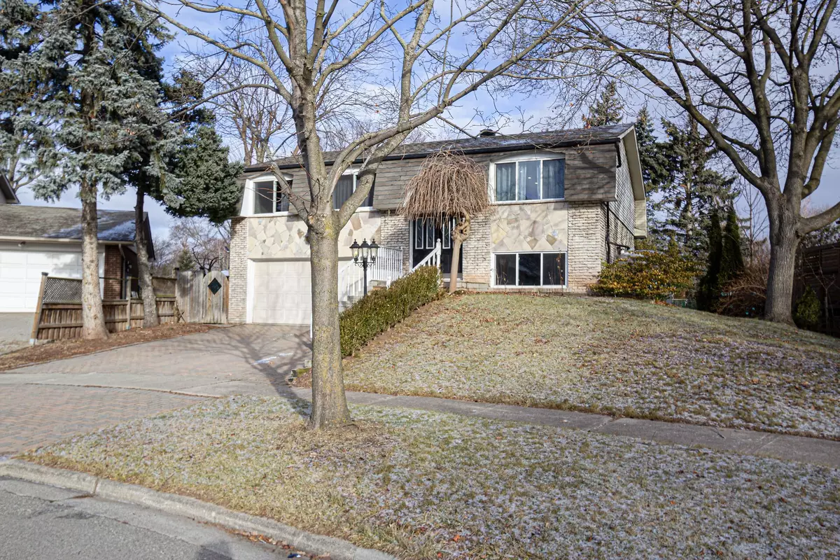 Oakville, ON L6L 2M9,2483 Yarmouth CRES