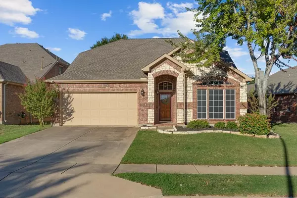 2737 Maple Creek Drive, Fort Worth, TX 76177