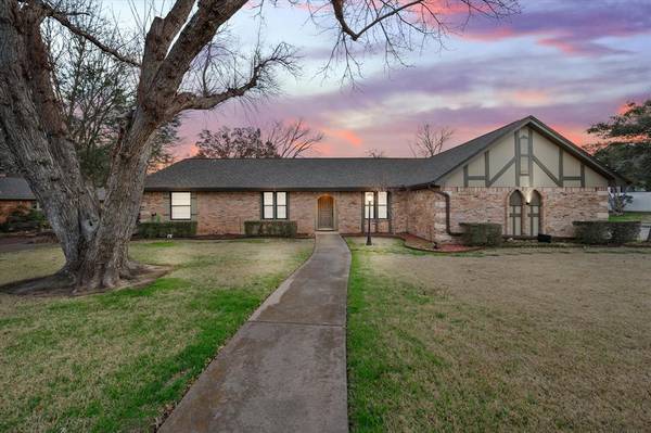 2513 Marian Street, Grand Prairie, TX 75050