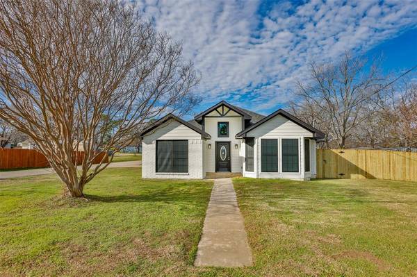 800 N Prairie Street N, Pilot Point, TX 76258