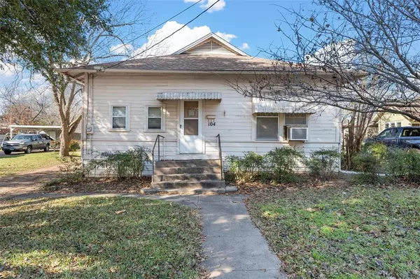 104 S Davis Street, West, TX 76691