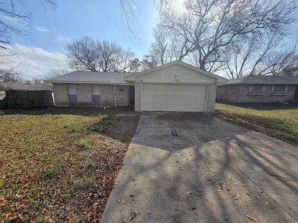 232 E Pleasant Run Road, Lancaster, TX 75146