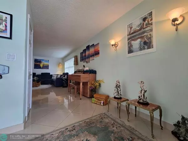 Hallandale Beach, FL 33009,121 Golden Isles Dr  #201