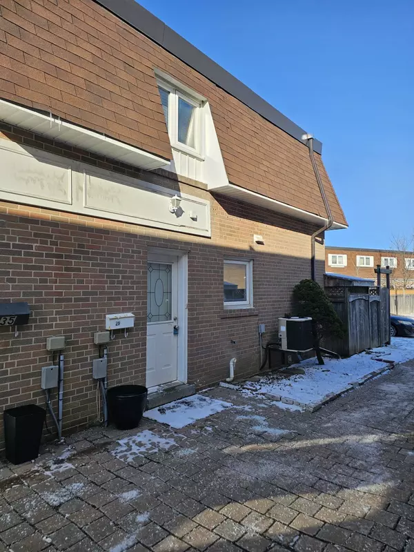 29 Town House CRES N #29, Brampton, ON L6W 3C3