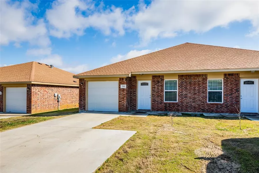 7323 S Colonial Drive, Forest Hill, TX 76140