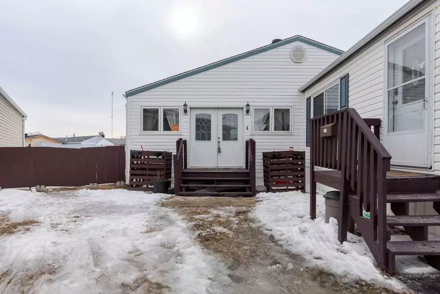 121 Grant Bay, Fort Mcmurray, AB T9H 5J1