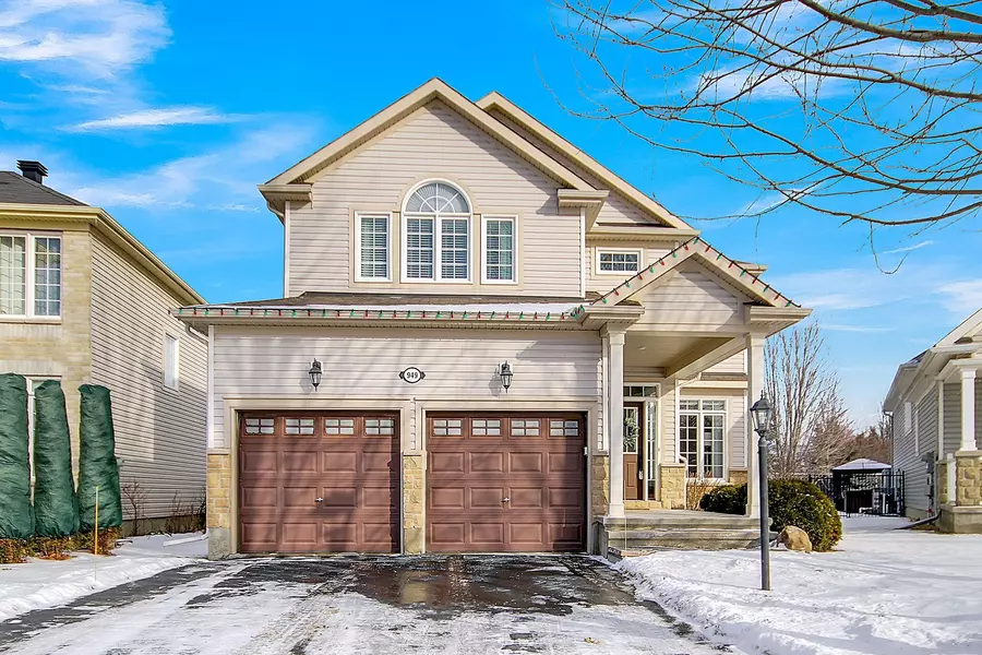 949 Rossburn CRES, Barrhaven, ON K2J 0Y5