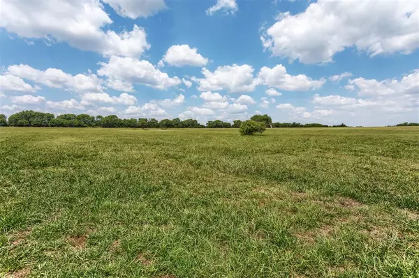 1948 County Road 1255,  Savoy,  TX 75479