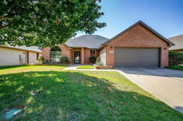 3616 Kodiak Court, Fort Worth, TX 76137