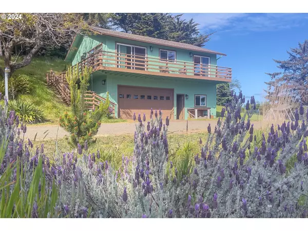 3288 GOLF LINKS RD, Bandon, OR 97411