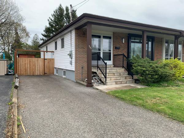 731 Yeremi ST #Upper, Pickering, ON L1W 2W8