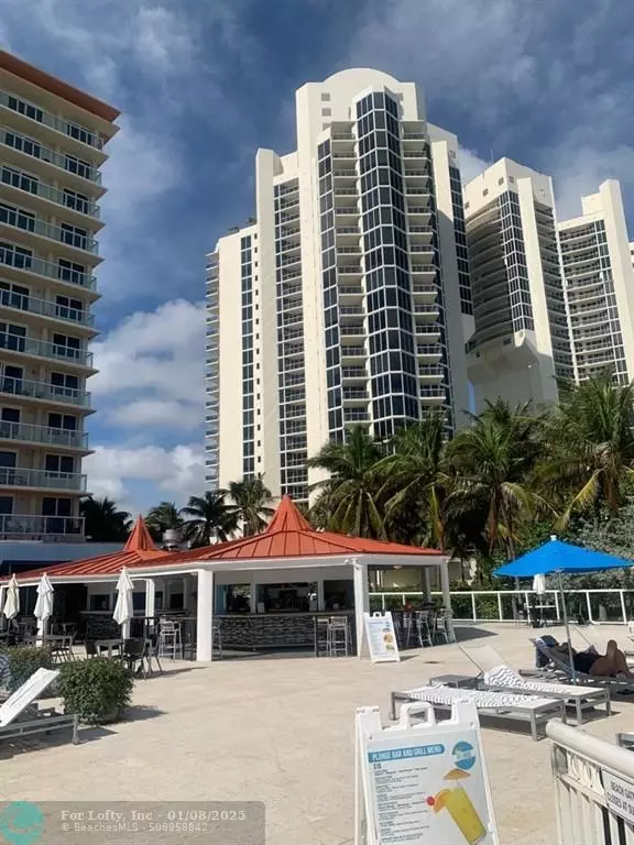 Sunny Isles Beach, FL 33160,19201 Collins Ave  #231