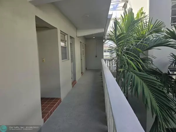 Hallandale Beach, FL 33009,330 SE 2nd St  #404E