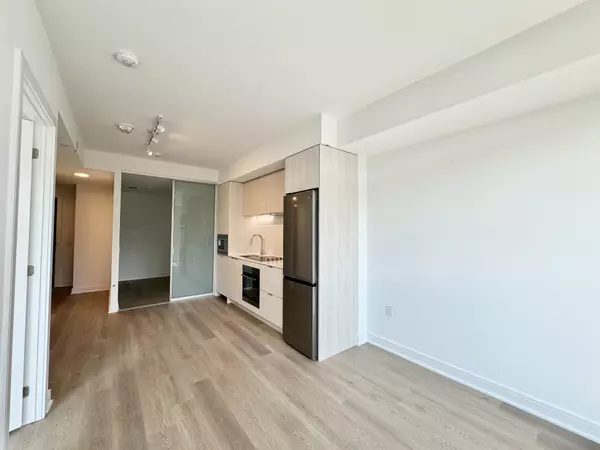 Mississauga, ON L5A 1W4,86 Dundas ST E #806