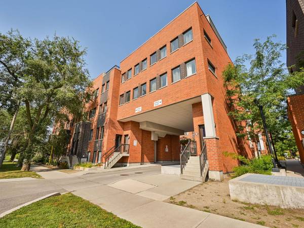 68 Winston Park BLVD #8, Toronto W05, ON M3K 1C3