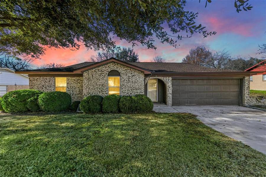 109 Lochness Lane, Benbrook, TX 76126