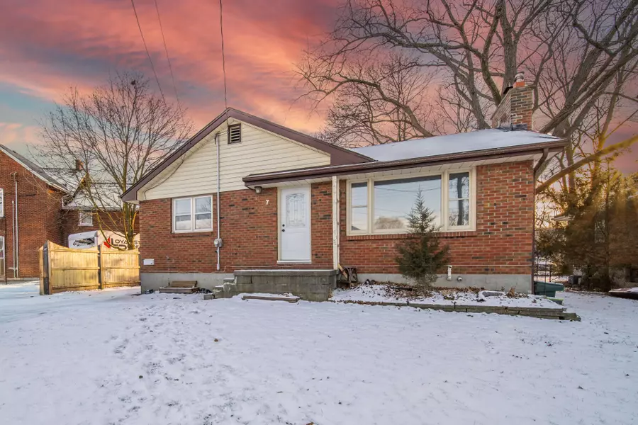 7 Benjamin ST, Belleville, ON K8P 1P6