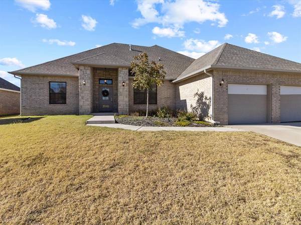 11125 Fairways Avenue, Yukon, OK 73099