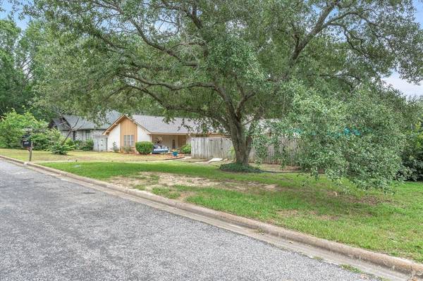 Athens, TX 75751,223 GUADALUPE Drive