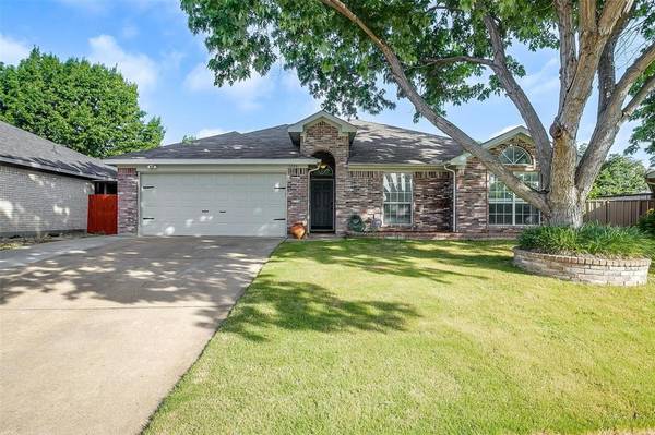 1008 Vaden Avenue, Burleson, TX 76028