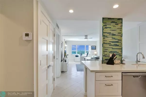 Lauderdale By The Sea, FL 33308,6000 N Ocean Blvd  #10E