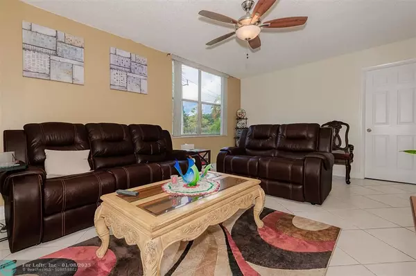 Tamarac, FL 33321,9351 Lime Bay Blvd  #207