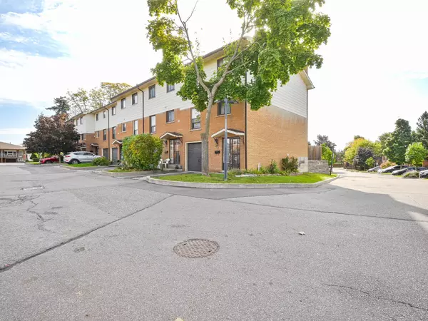 Vaughan, ON L4L 2K5,88 Rainbow DR #24